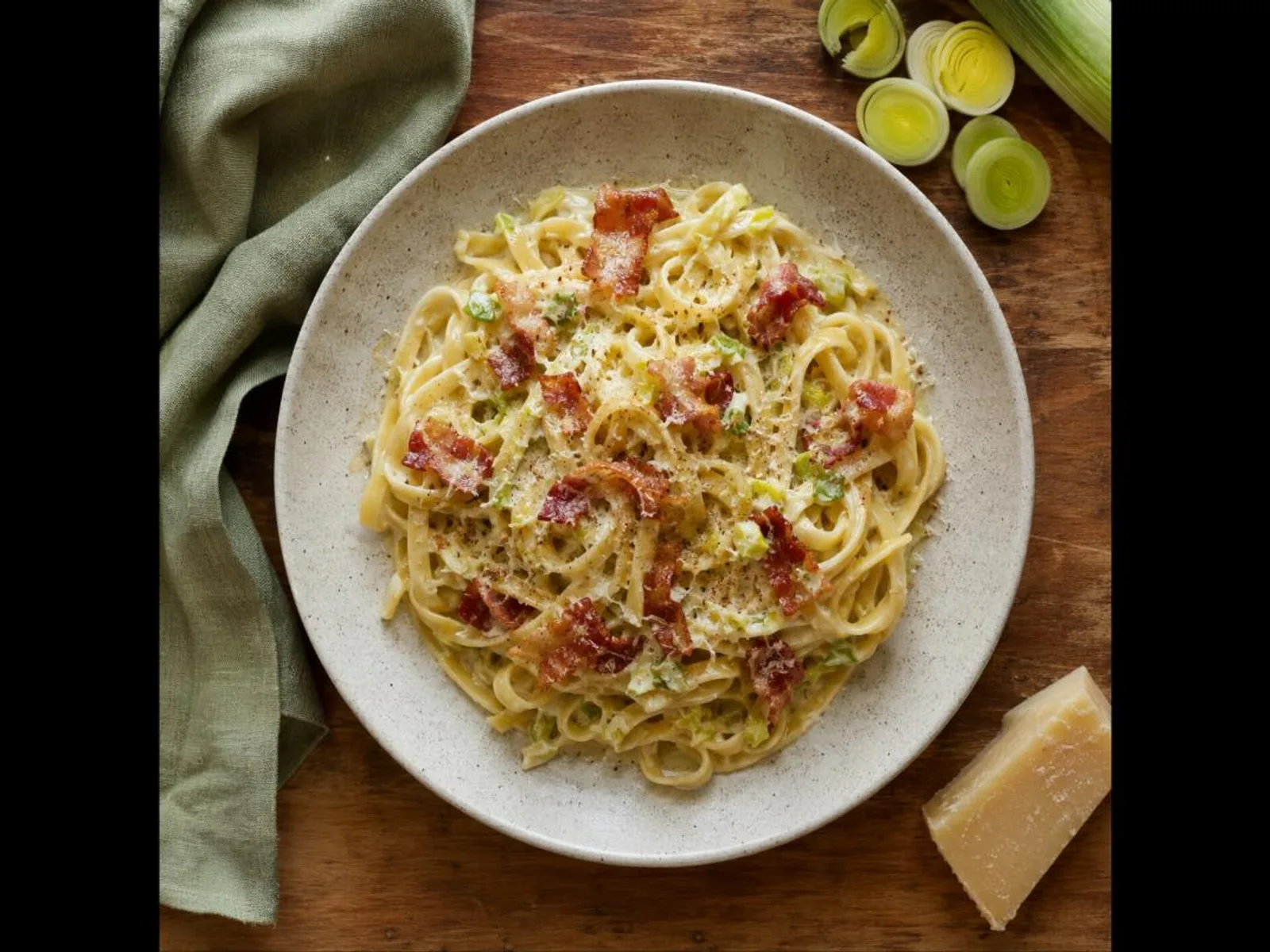 Macarrão ao alho-poró com bacon