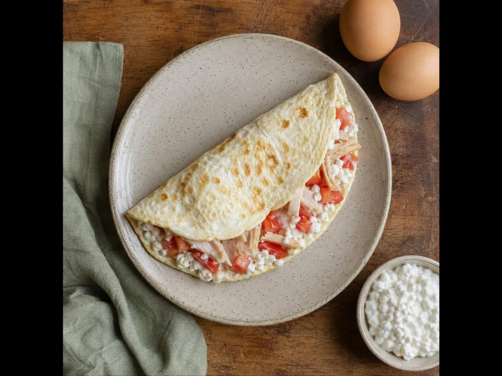 Omelete de claras com cottage e peru